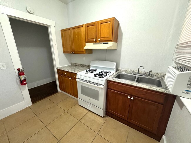 Building Photo - 105 N 17th St W