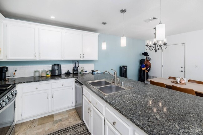 Building Photo - 4776 Mayten Ct