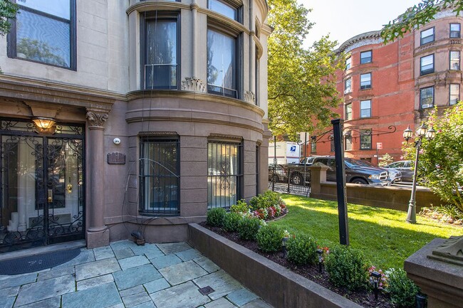 Building Photo - 71 8th Ave