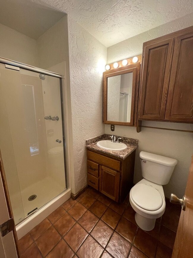 Building Photo - SPACIOUS HOME ON THE WEST SIDE OF REDDING