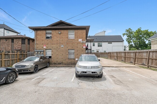 Building Photo - 2806 Delano St