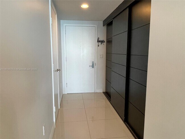 Building Photo - 475 Brickell Ave