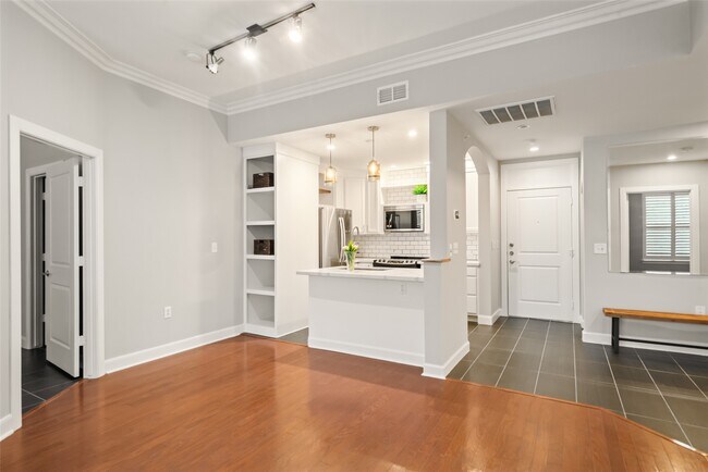 Building Photo - 1010 Rosine St