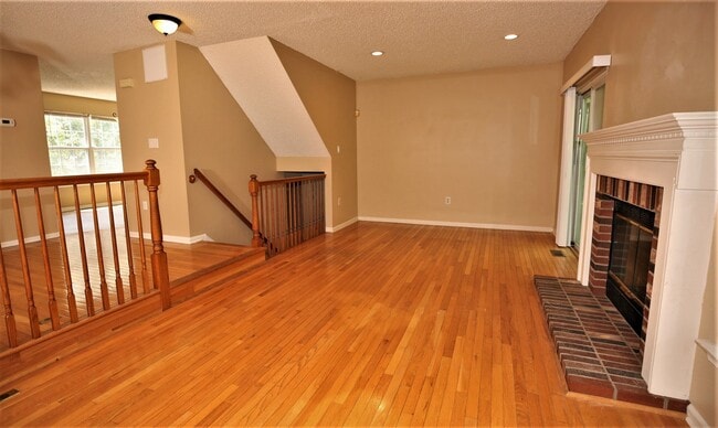 Building Photo - 13 Halstead Pl