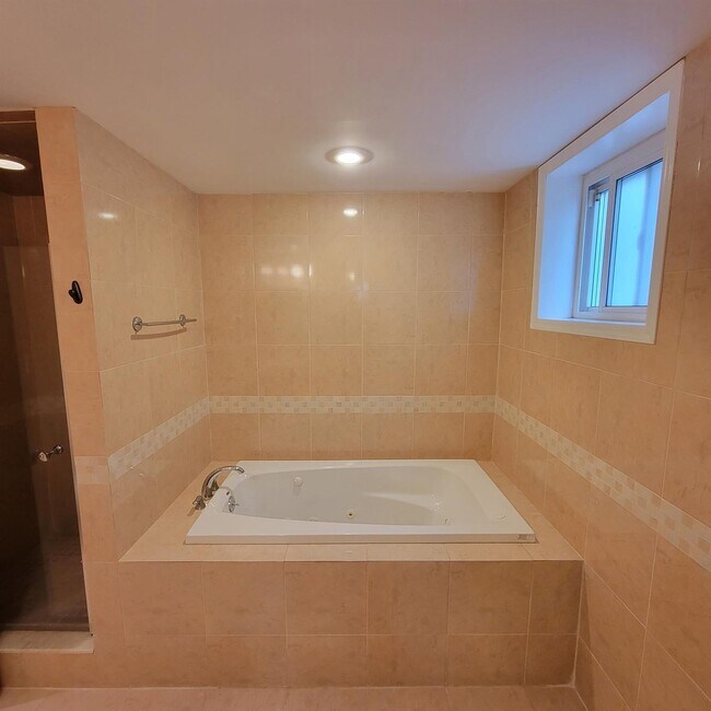 Building Photo - 68-27 Alderton St