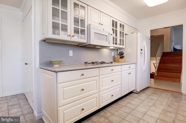 Building Photo - 8805 Honeybee Ln