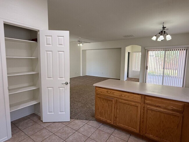 Building Photo - BRAND NEW CARPET 3 Bedroom 2 Bathroom Spacious Floorplan!