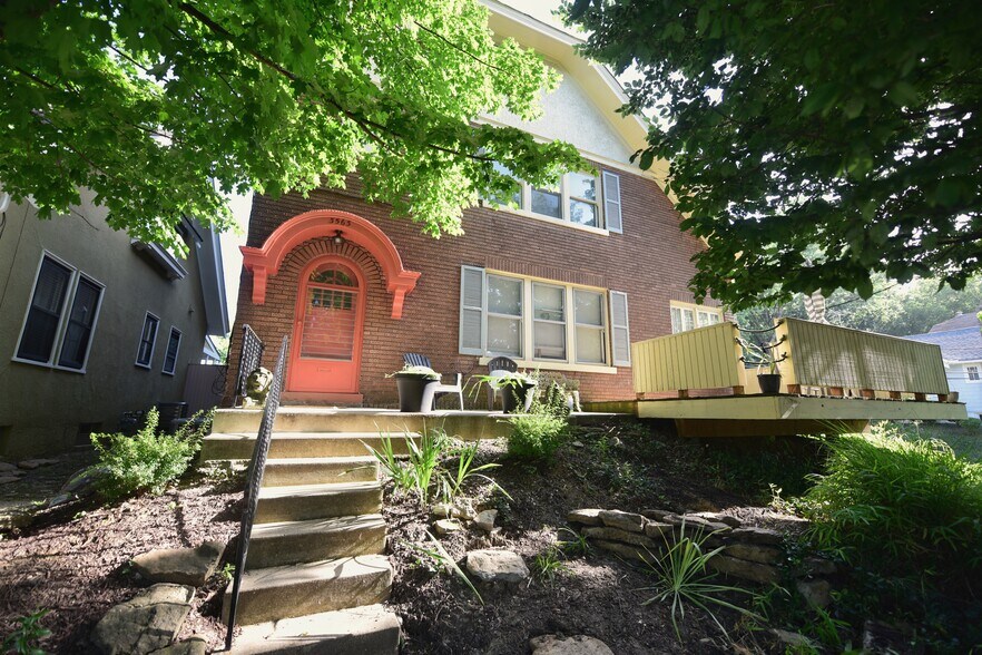 Building Photo - 3563 Erie Ave