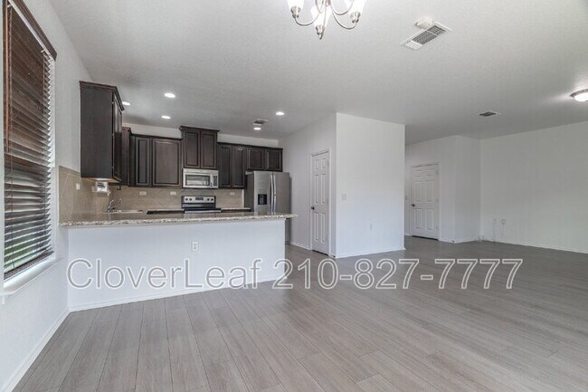 Building Photo - 7422 Bluebonnet Bay