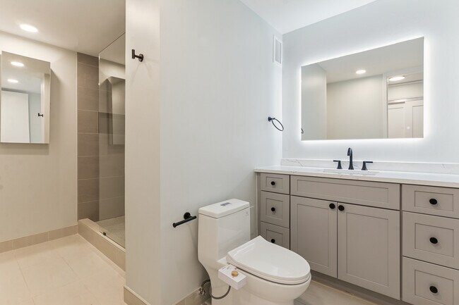 Building Photo - 200 E Delaware Pl