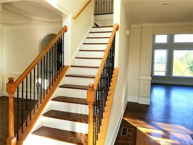Building Photo - 3306 Chastain Ridge Dr