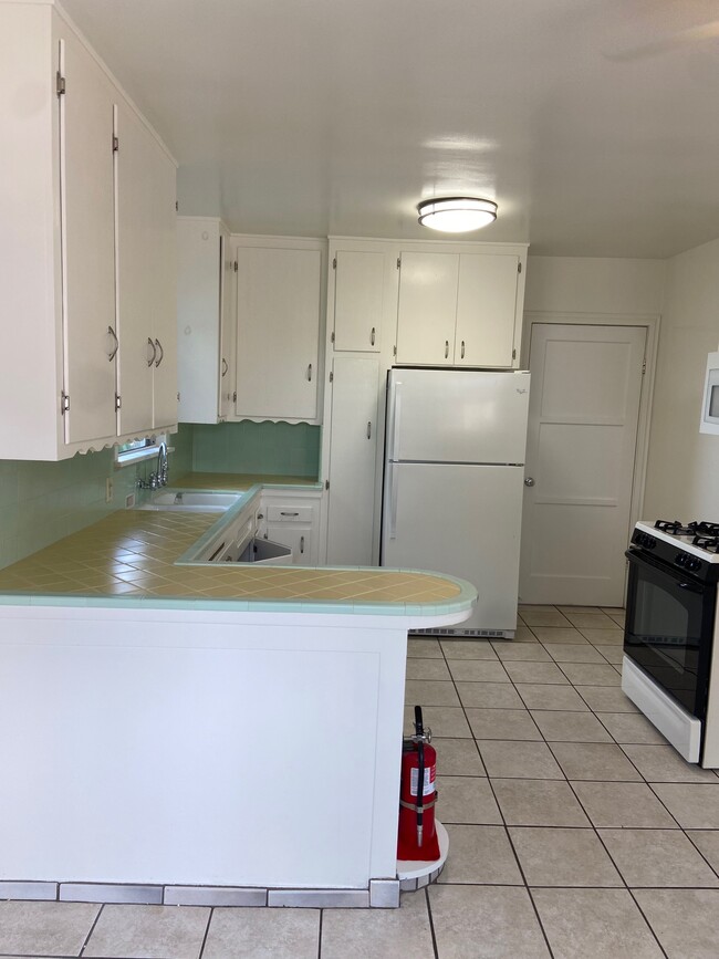 Large Kitchen - 3838 1/2 Girard Ave