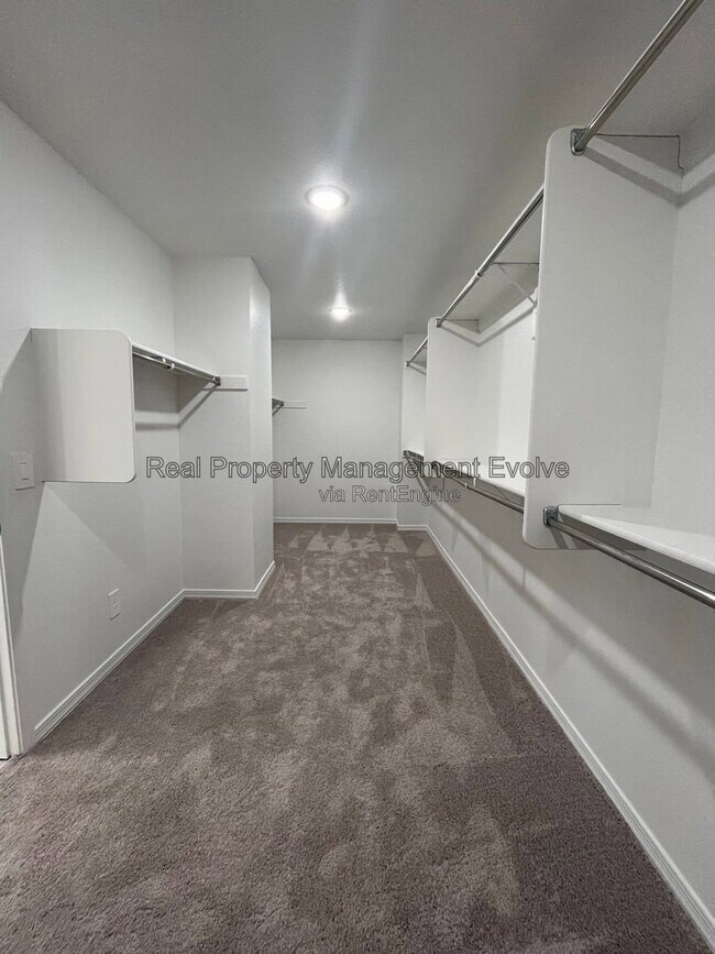 Building Photo - 4617 S 108th Ave