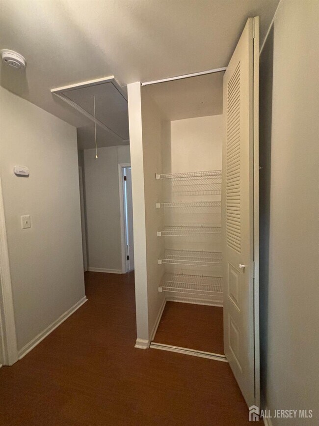 Building Photo - 211 Gambocz Ct