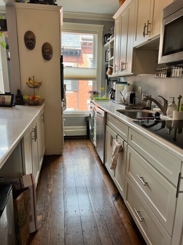 Building Photo - 4 Centre Pl