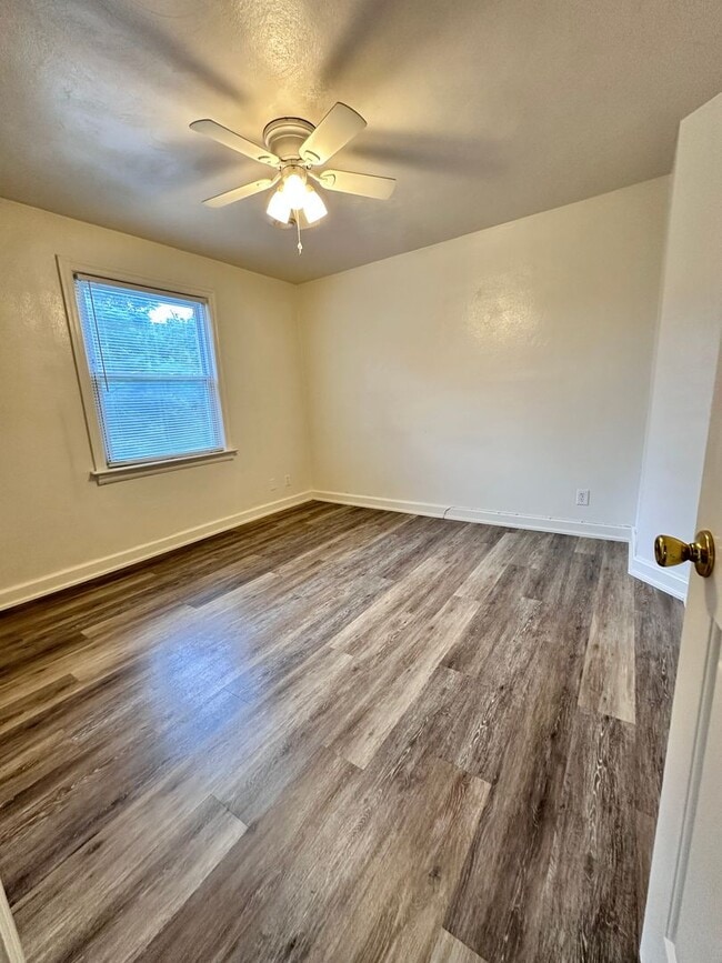 Building Photo - Willoughby Apartment-2 Bedroom