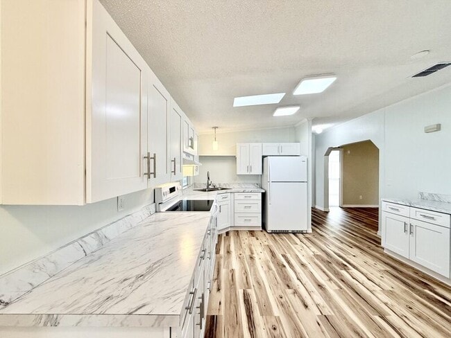 Building Photo - 43 Sargent St