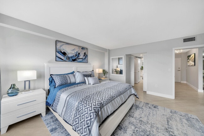 Building Photo - 170 N Ocean Blvd