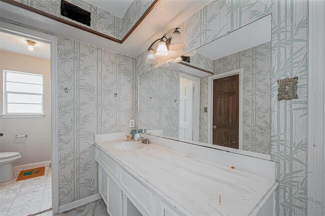 Building Photo - 811 Loire Ln