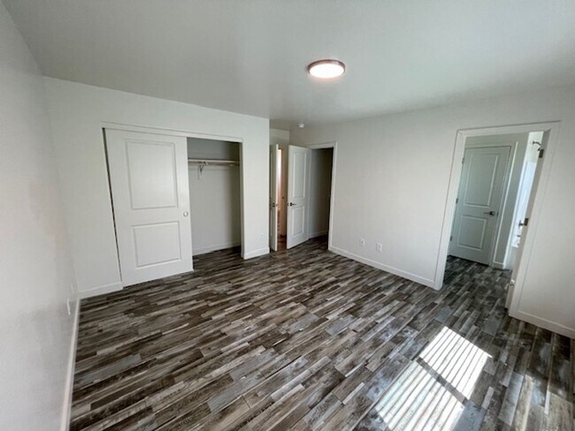 Building Photo - ***3 BEDROOM/2.5 BATHROOM IN PRESCOTT VALLEY***