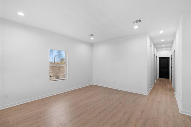 Building Photo - 9730 Tuffly St