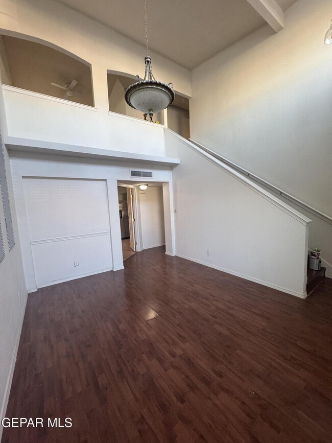 Building Photo - 3033 Tierra Humeda Dr