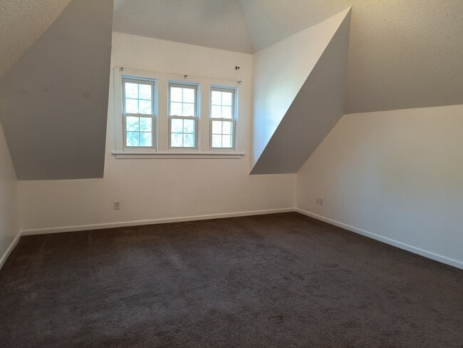 Building Photo - 11 Cottage Pl