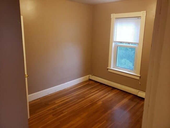 Building Photo - 450 Laurel Hill Ave