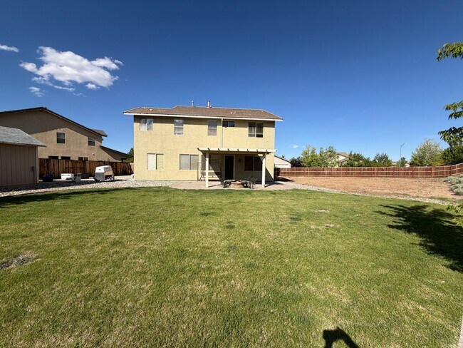 Building Photo - Spacious 4 Bedroom, 2.5 Bath in North Valleys