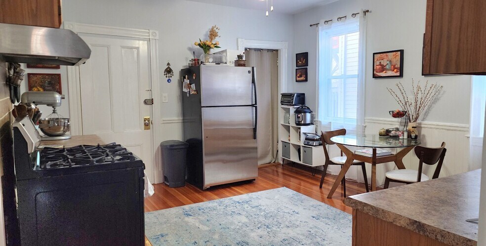 Building Photo - 66 Chestnut St