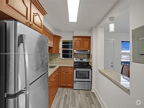 Building Photo - 7620 Carlyle Ave