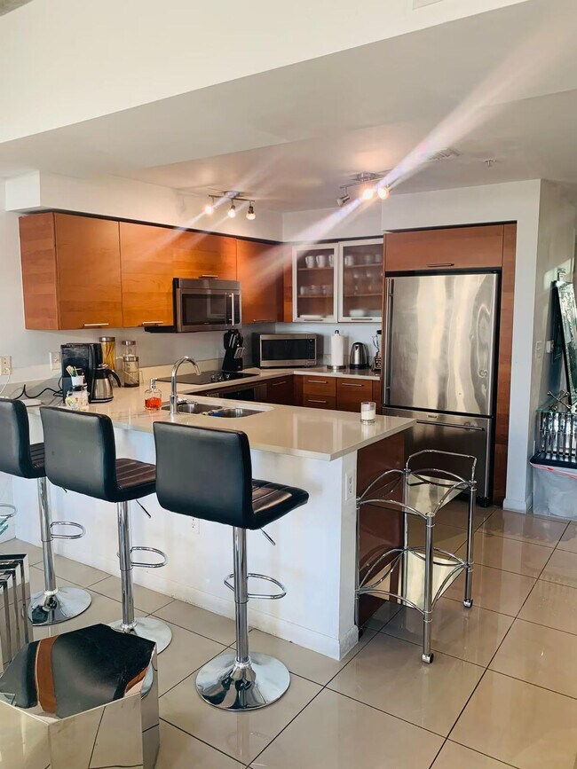 Building Photo - 139 NE 32nd St