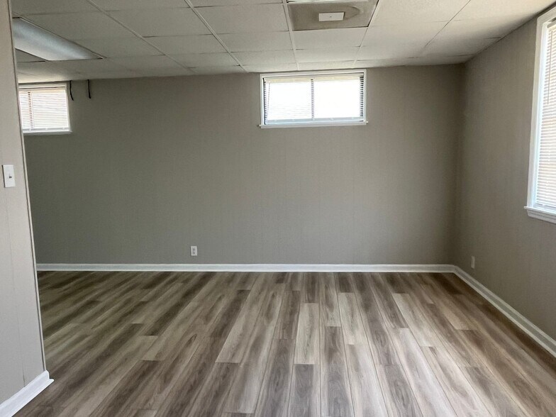 Building Photo - 142 Goshen Rd