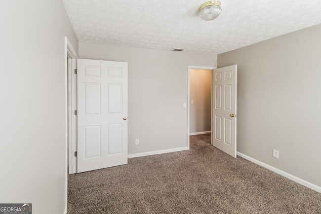 Building Photo - 3819 Bay Cove Tr SE