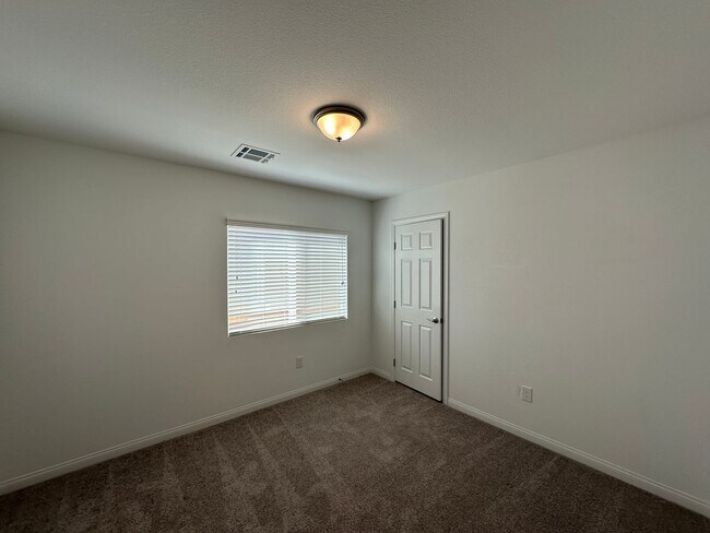 Building Photo - Robindale & Westwind