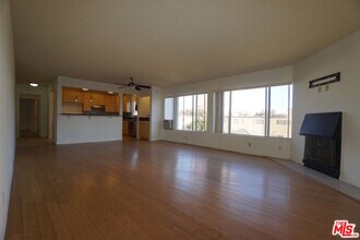 Building Photo - 1033 6th St