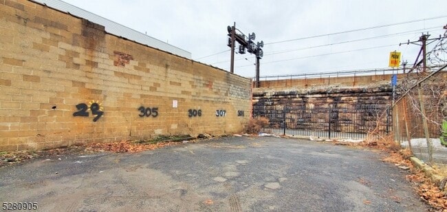 Building Photo - 54-60 McWhorter St