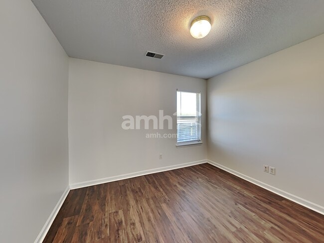 Building Photo - 1374 Siskin Dr