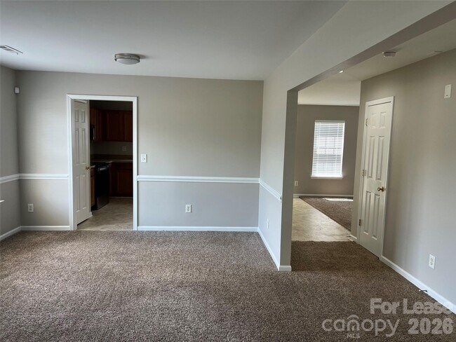 Building Photo - 1111 Delander Ln