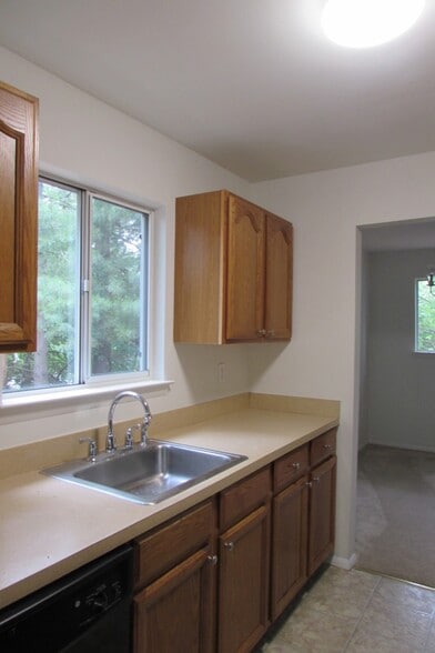 New Kitchen - 5 Templar Ct