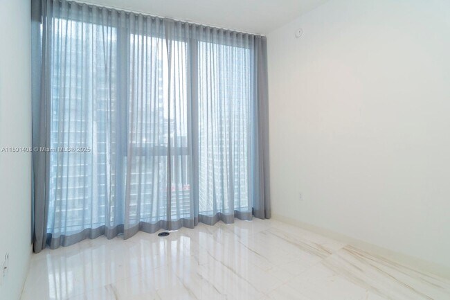 Building Photo - 300 Biscayne Blvd Way
