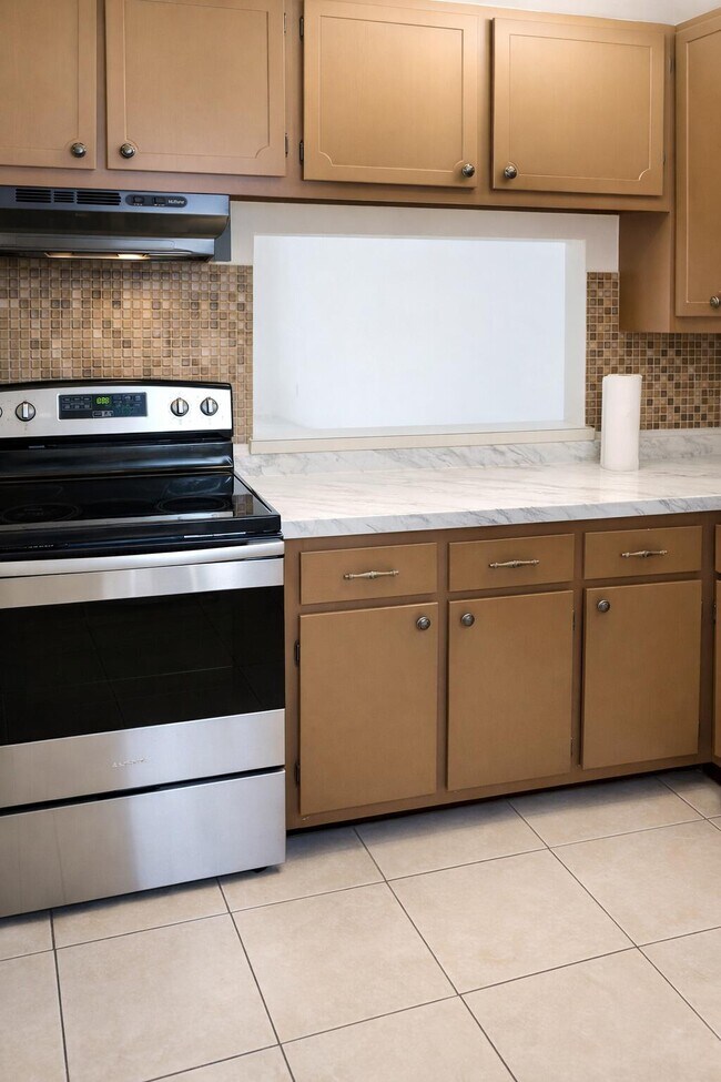 Building Photo - 2800 Fiore Way