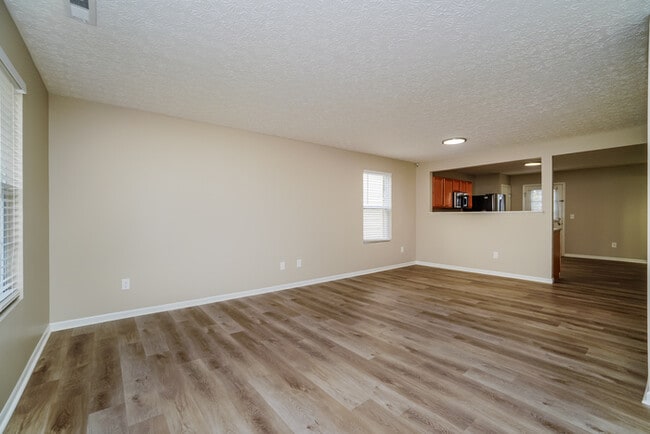 Building Photo - 4649 Kenross Dr