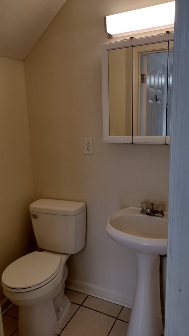 Building Photo - 1035 Bluebird Ln