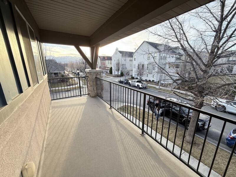 Building Photo - 4799 Topcrest Dr