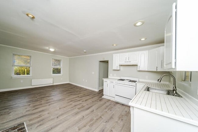 Building Photo - 20 Vandenburgh Ave