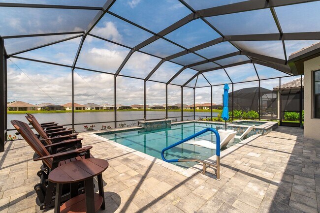 Building Photo - Stunning Pool Home - Artisan Lakes