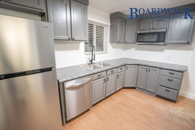 Building Photo - Newly Remodeled 3 Bedroom East of Harrison Blvd!