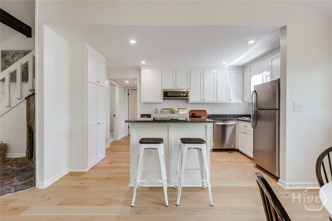 Building Photo - 315 Davis St