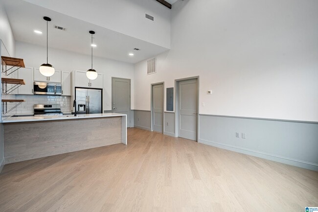 Building Photo - 2212 Morris Ave